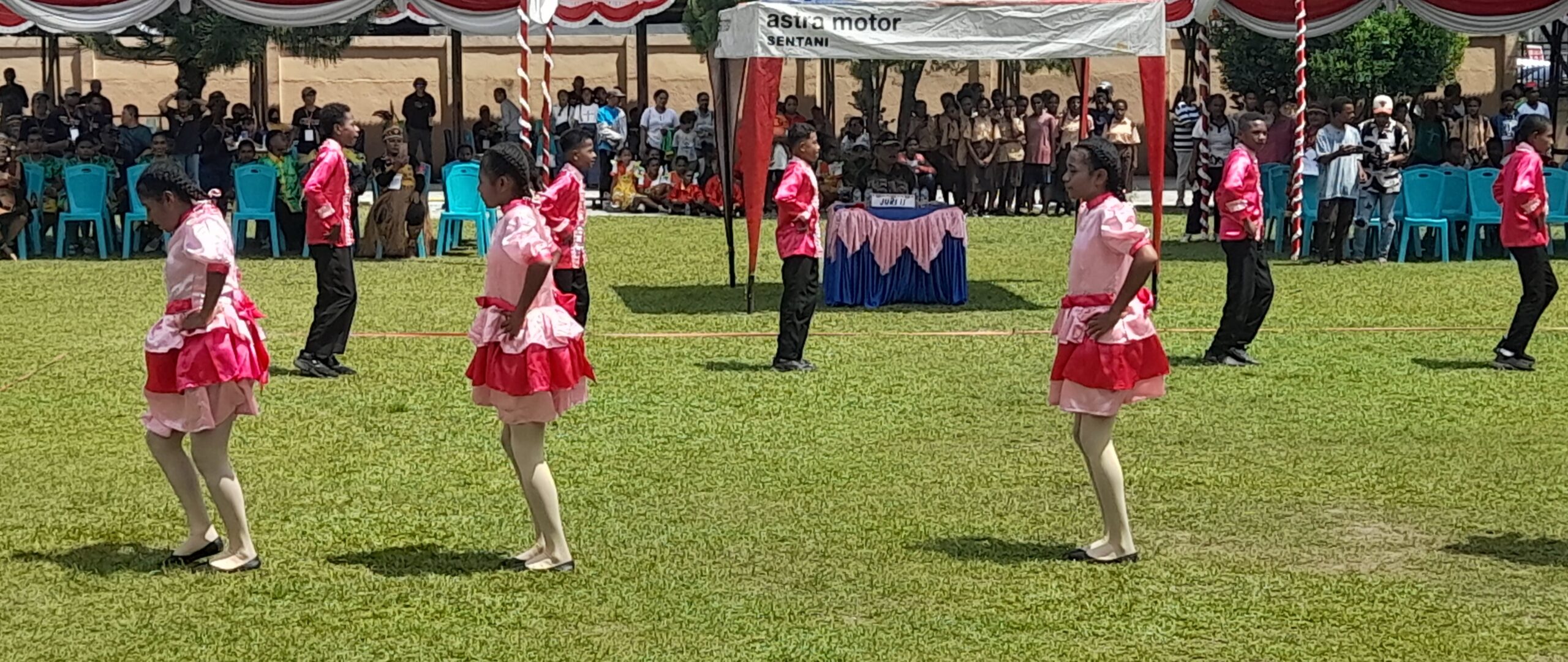 Lestarikan Budaya, Polres Jayapura dan Alumni Angkatan 94 SMP I Gelar Lomba Yosim Pancar