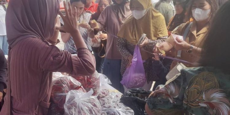 Pemkab Jayapura Gelar Pengobatan Gratis dan Pasar Murah, Sambut HUT ke-57 dan Setahun Kepemimpinan Bupati Yunus Wonda