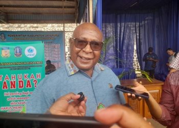 Anggota DPD RI Henock Puraro Sumbang 11 Tenda Jualan di Pasar Murah Pemkab Jayapura