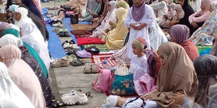 Ribuan Jamaah Sholat Id Di Masjid Al Aqso Sentani