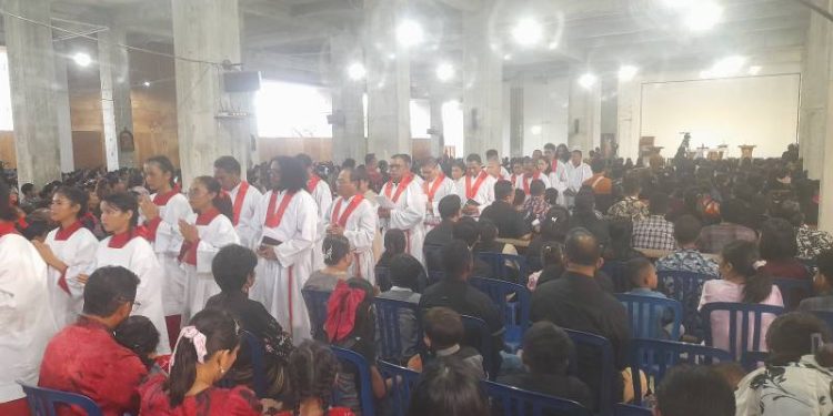 Ribuan Umat Katolik Hadiri Perayaan Jumat Agung di Gereja Sang Penebus Sentani